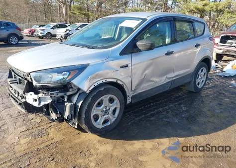 2019 Ford Escape S z USA, uszkodzony, nr VIN 1FMCU0F73KUB22896